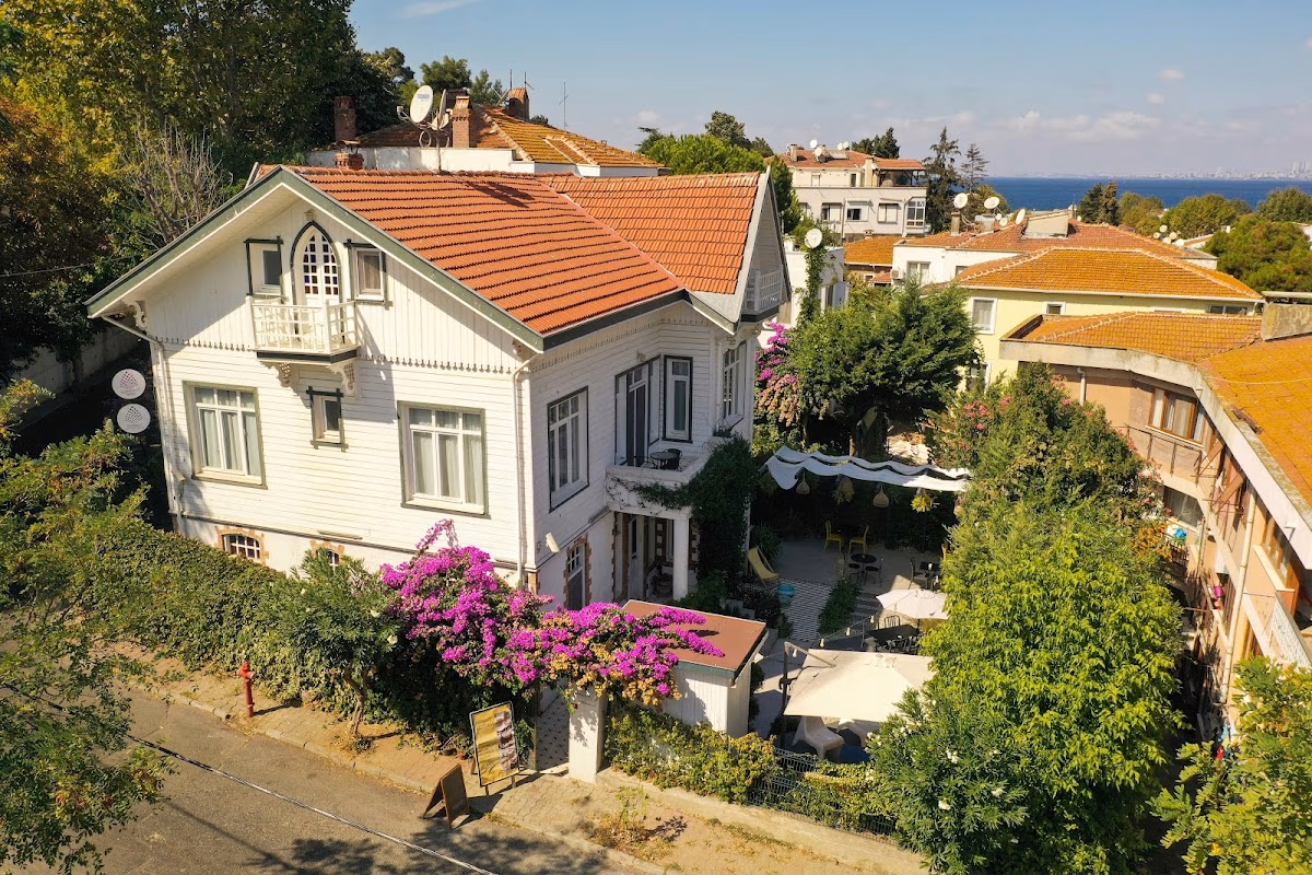 Sergüzeşt Otel Büyükada