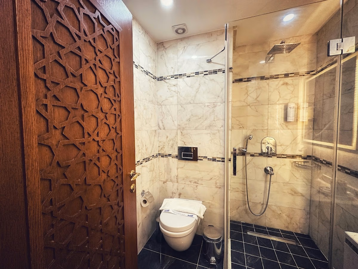 Lalinn Hotel