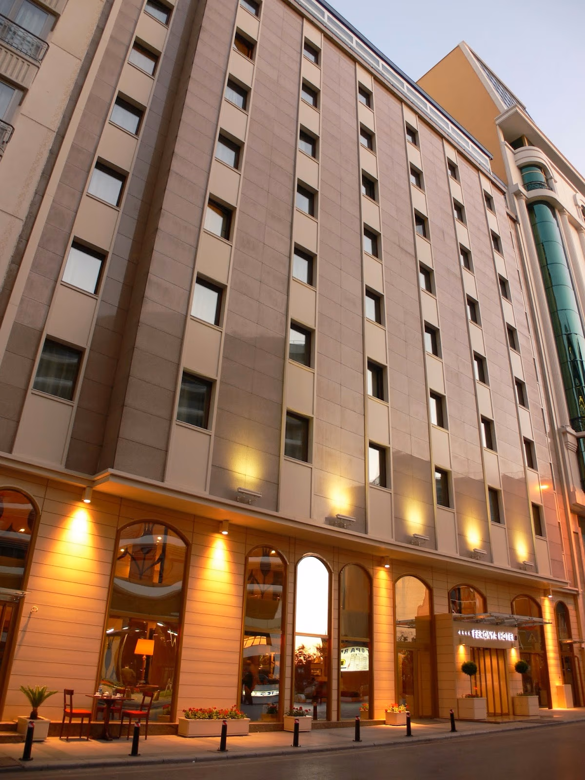 Feronya Hotel - फेरोन्या होटल प्रीमियम शोफर सेवा | Elemen Transfer