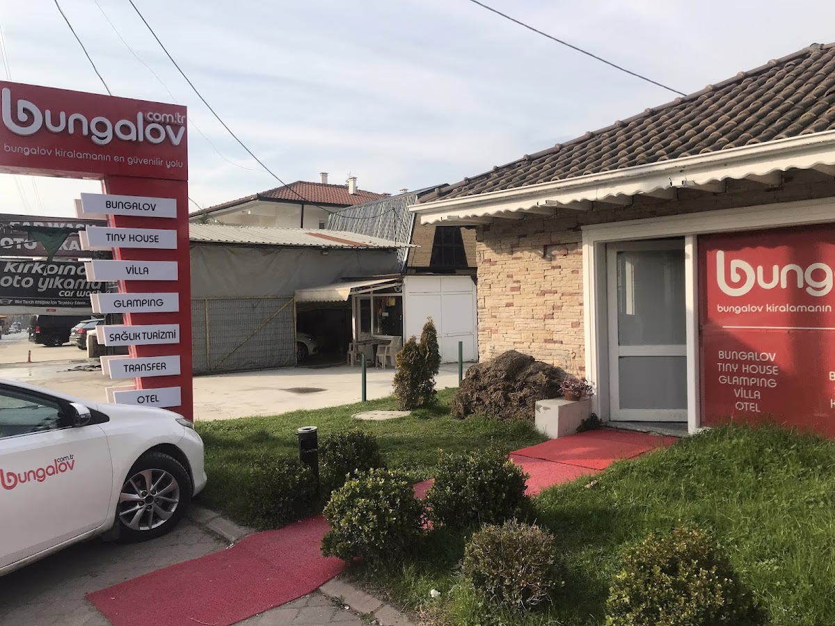 Yeşilliğe bakan bungalov terasında sakin bir oturma köşesi, Sapanca - Elemen Transfer