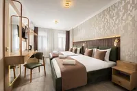 Taksim Peradise Otel'in Beyoğlu sokağına bakan dış cephesi - Elemen Transfer