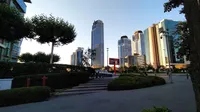Daytime view of Şişli's modern office towers rising over the city skyline - Elemen Transfer