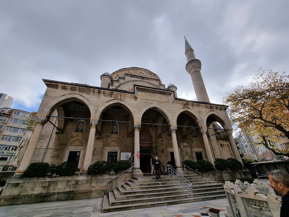 Şişli'nin alışveriş ve yeme içme bölgesindeki hareketli caddelerden bir kare - Elemen Transfer