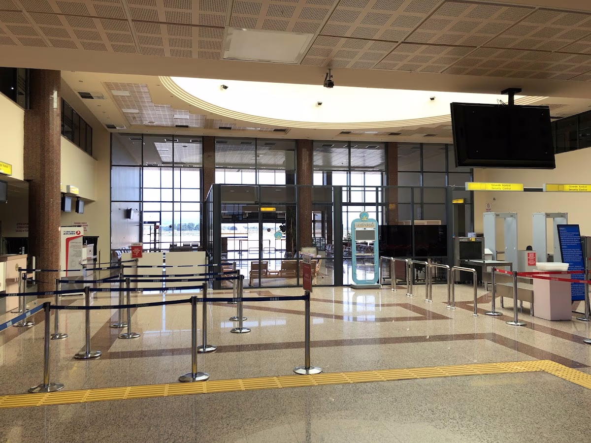 Bursa Yenişehir Havalimanı çevresindeki erişim yolu ve açık ova manzarası - Elemen Transfer