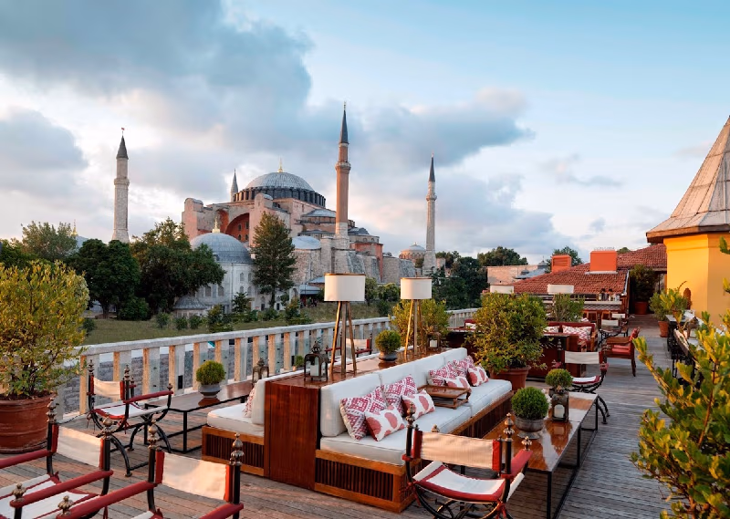 Istanbul Airport → Four Seasons Sultanahmet - Istanbul Airport VIP Transfer and City Transfer | Elemen Transfer