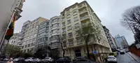VIP Taxi and premium fleet parking area in front of the historic Ankara Palas building.